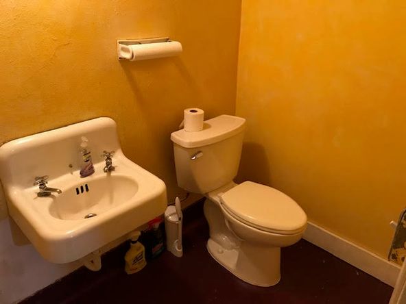 Suite 1F